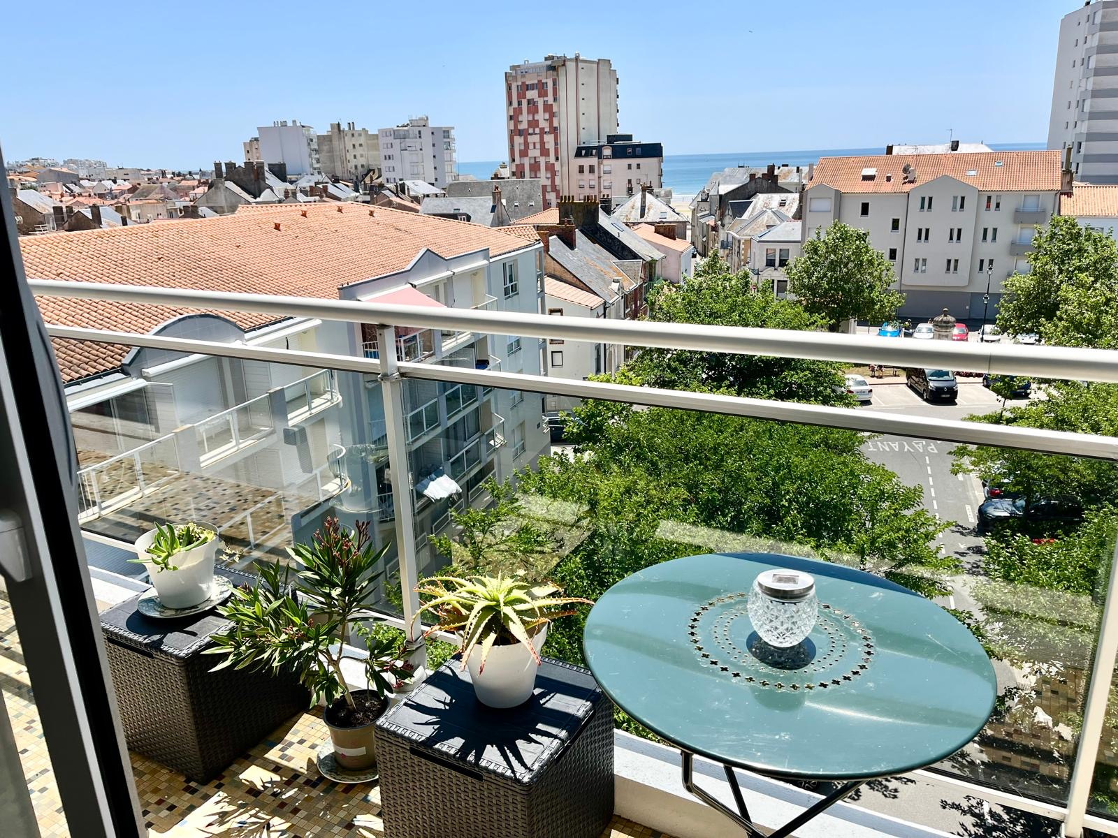 APPARTEMENT A VENDRE - VUE OCEAN - LES SABLES D'OLONNE
