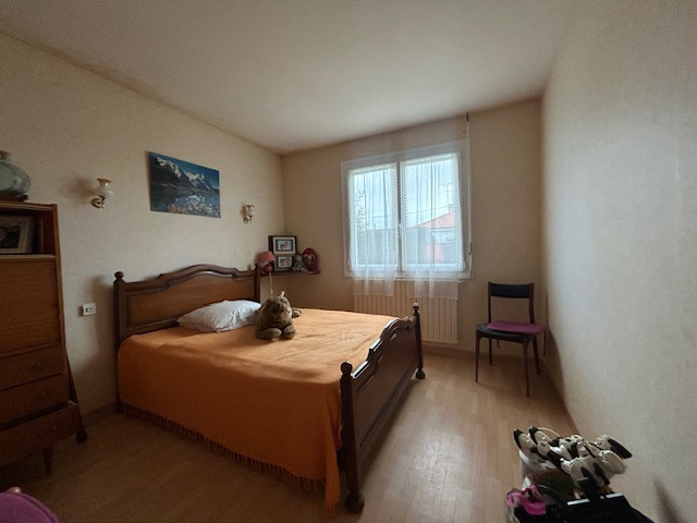 Maison 3 chambres proche commodités et commerces à remettre au goût du jour