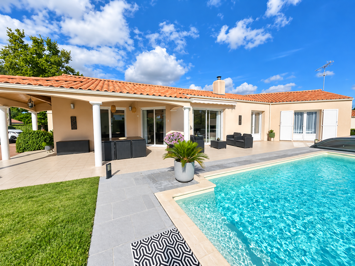 COUP DE CŒUR   SUPERBE MAISON 138m2 AVEC PISCINE, DÉPENDANCE DE 28m2 AUX PRESTATIONS DE QUALITÉ !