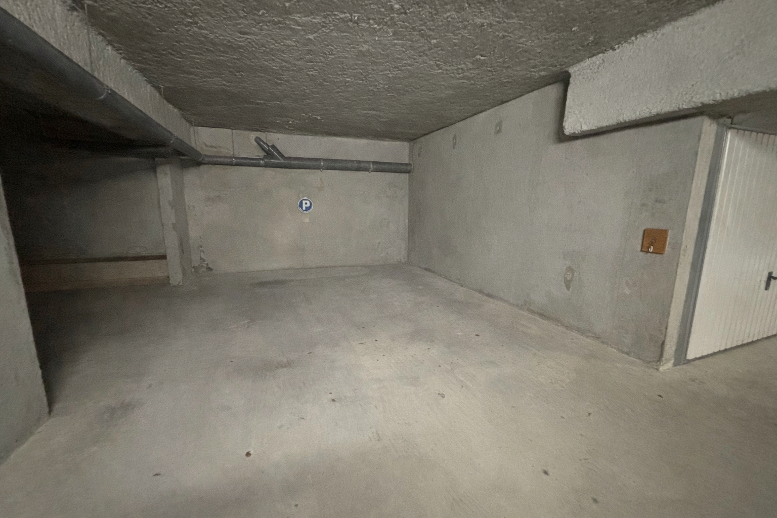 Place de parking A LOUER - norme PMR-