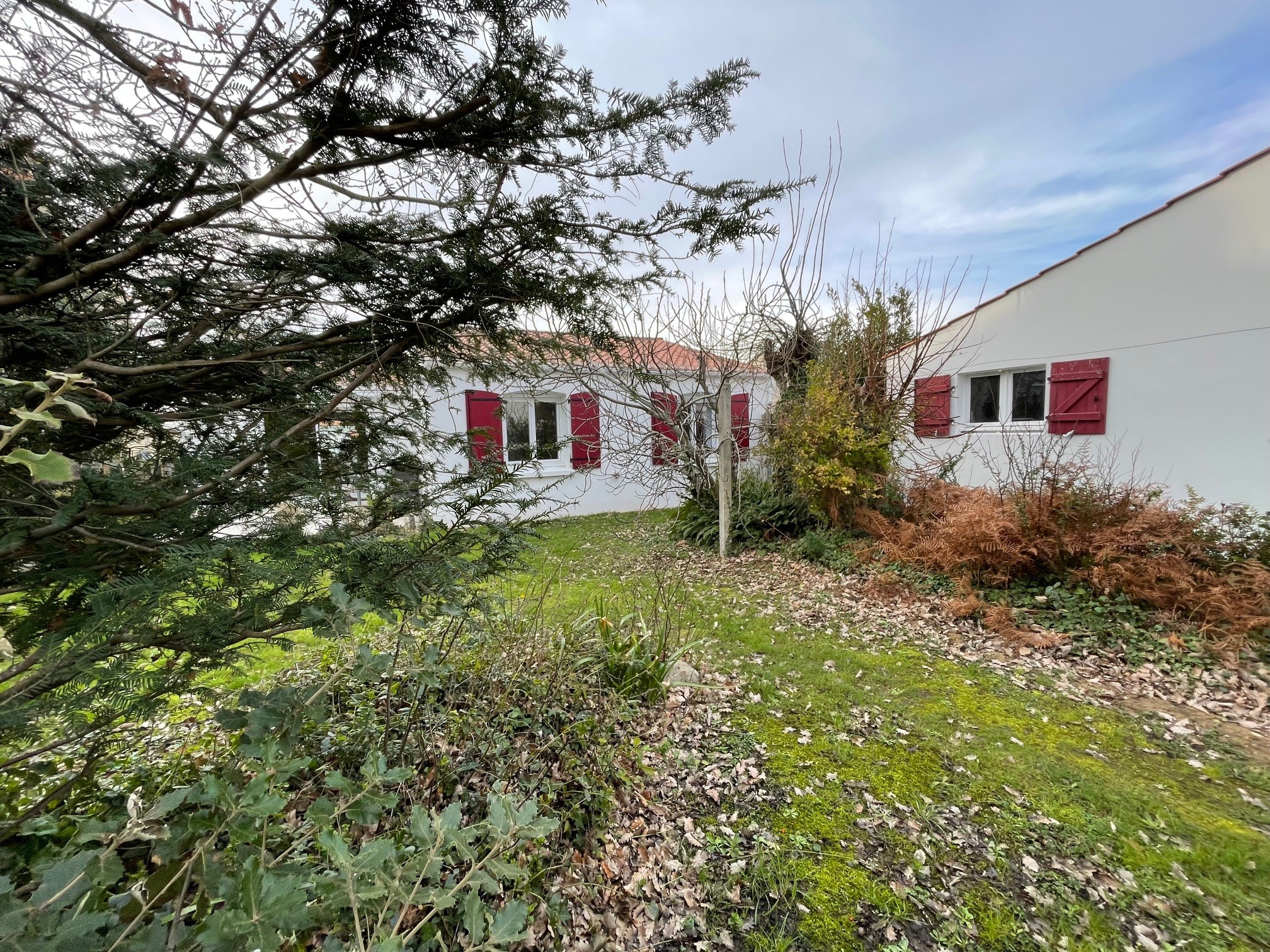 Jolie maison de plain pieds avec dépendance