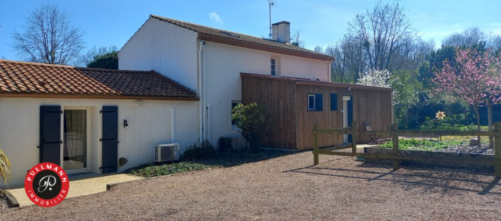 Maison de charme avec piscine La chapelle Hermier -Entre Aizenay et Coex