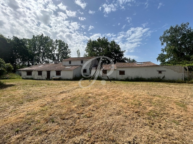 Deux maisons campagne Coëx 180 m2 et 3600m2 de terrain