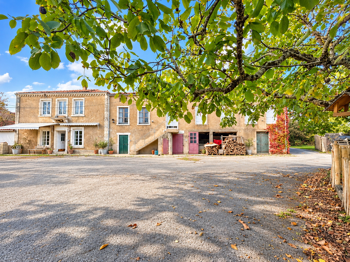 COËX   MAISON DE CHARME ATYPIQUE SUR ENVIRON 7 000 M2 DE TERRAIN   COUP DE CŒUR ASSURÉ !