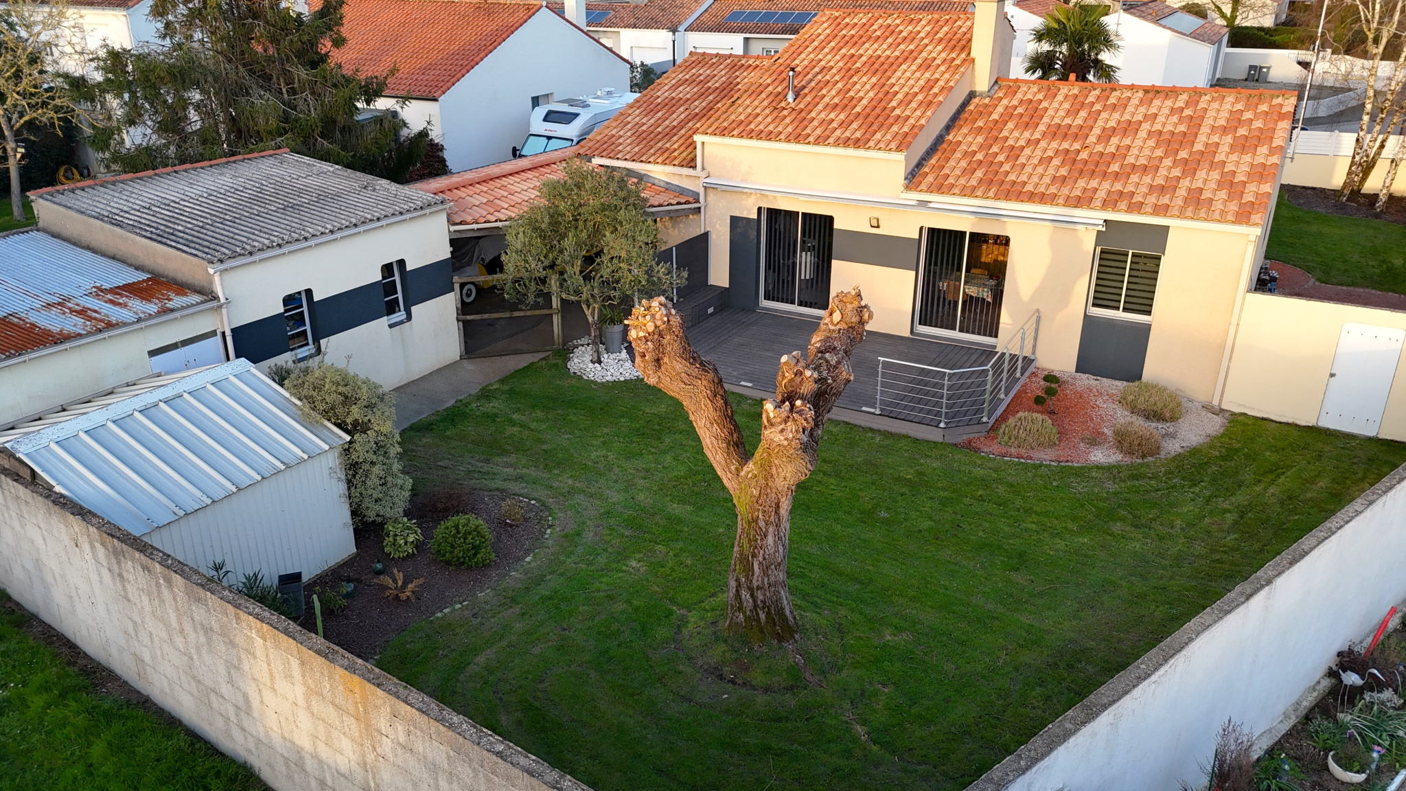 Maison familiale 110m2 COEX 3 chambres, 747m2 de terrain et dépendances