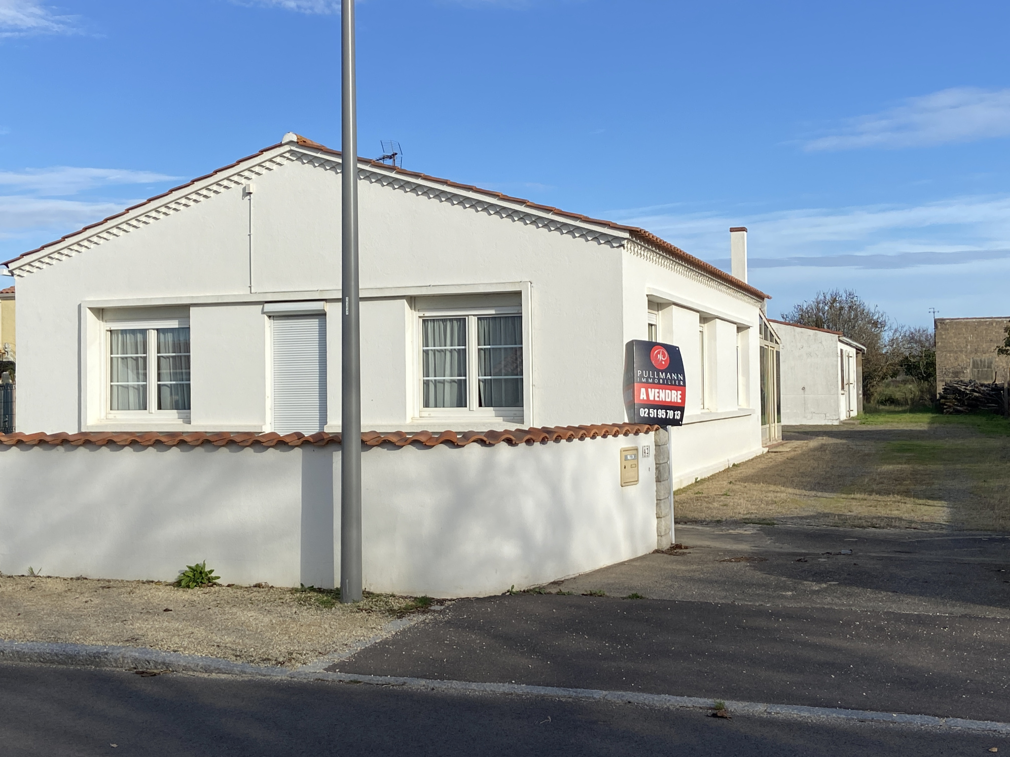 Ensemble immobilier Terrains, Maison, dépendances et grange