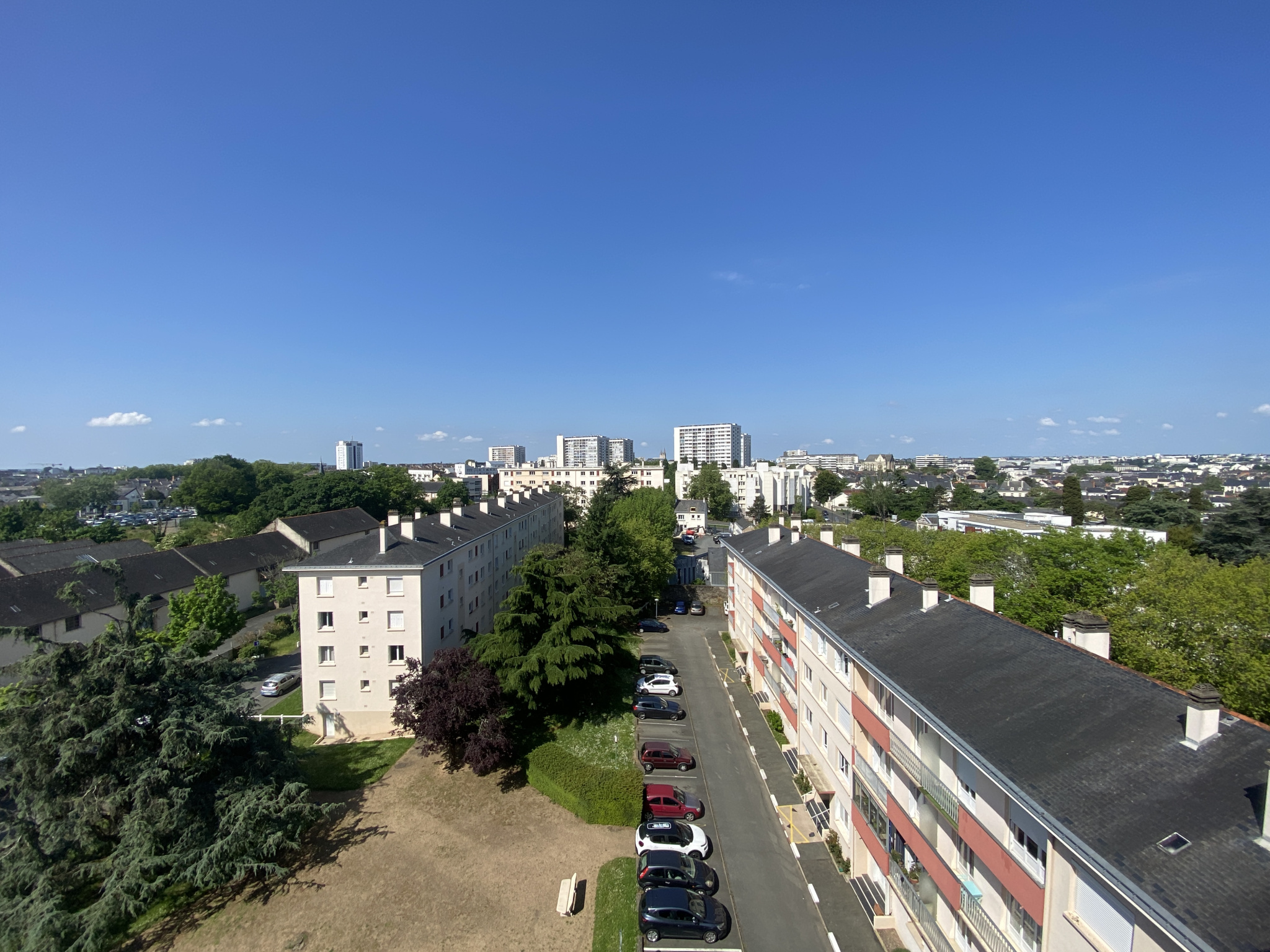 À vendre   Appartement T2 avec vue dégagée, dernier étage avec ascenseur